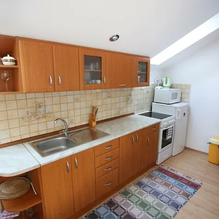 Lenka Apartment *