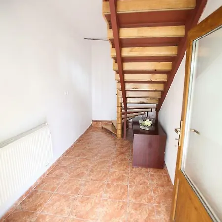 Apartment Lenka *